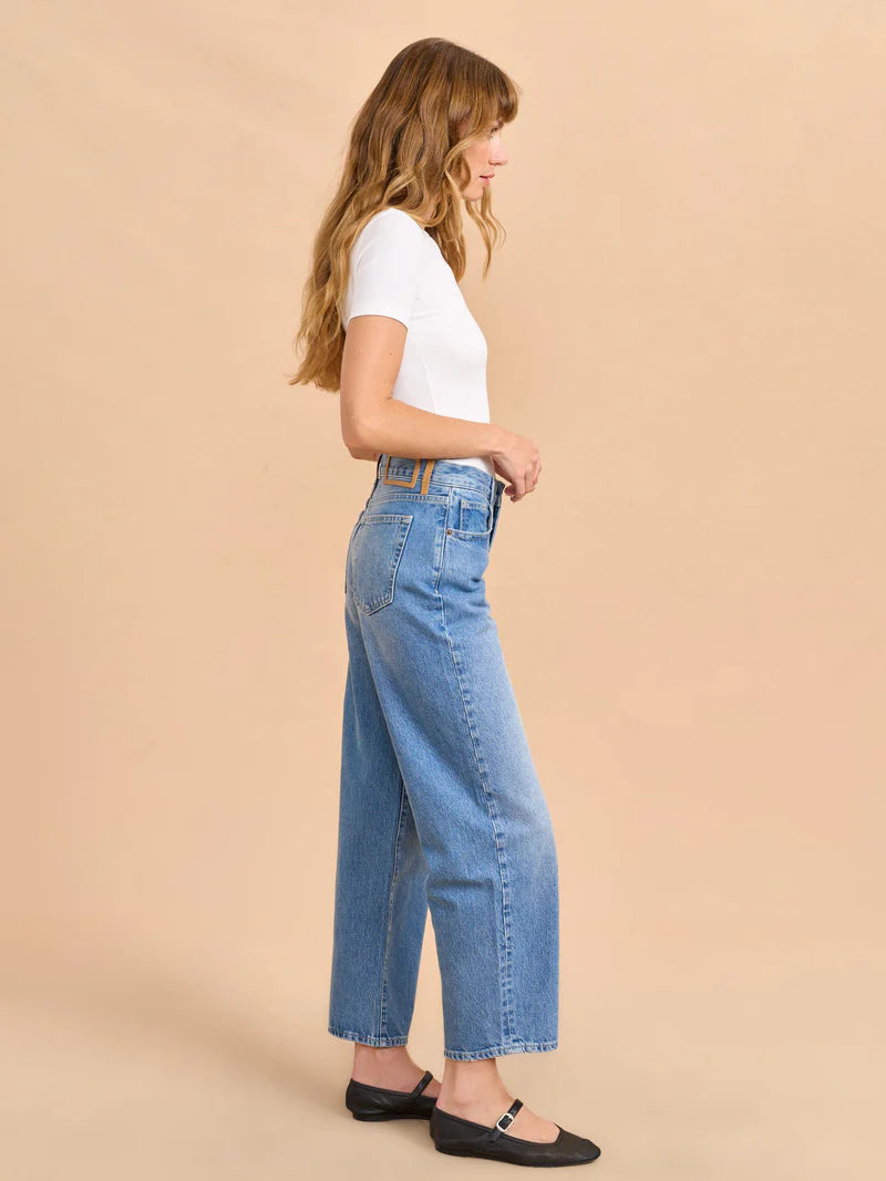 Marilyn Mid-Rise Barrel Jean in Walter