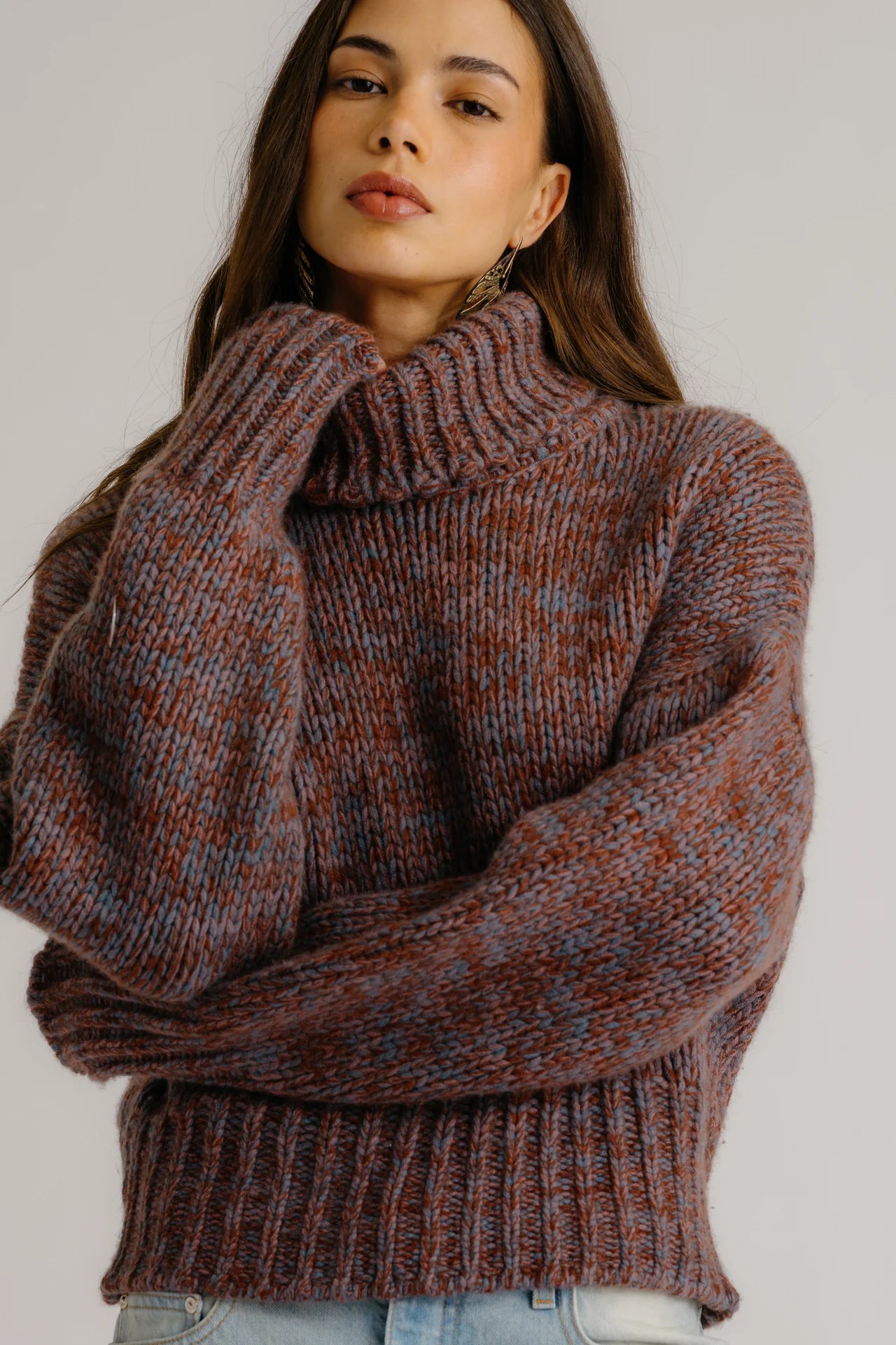 Darcey Cropped Slouchy Cashmere Turtleneck in Mahogany Multi