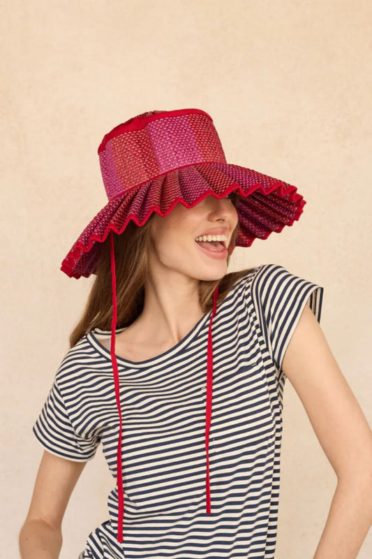 Love Heart Island Capri Hat in Berry