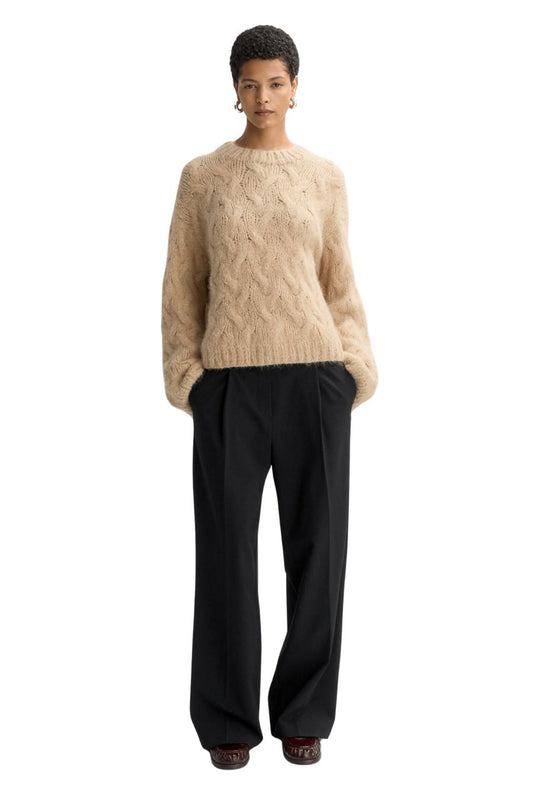 Chunky Cable Knit in Light Camel