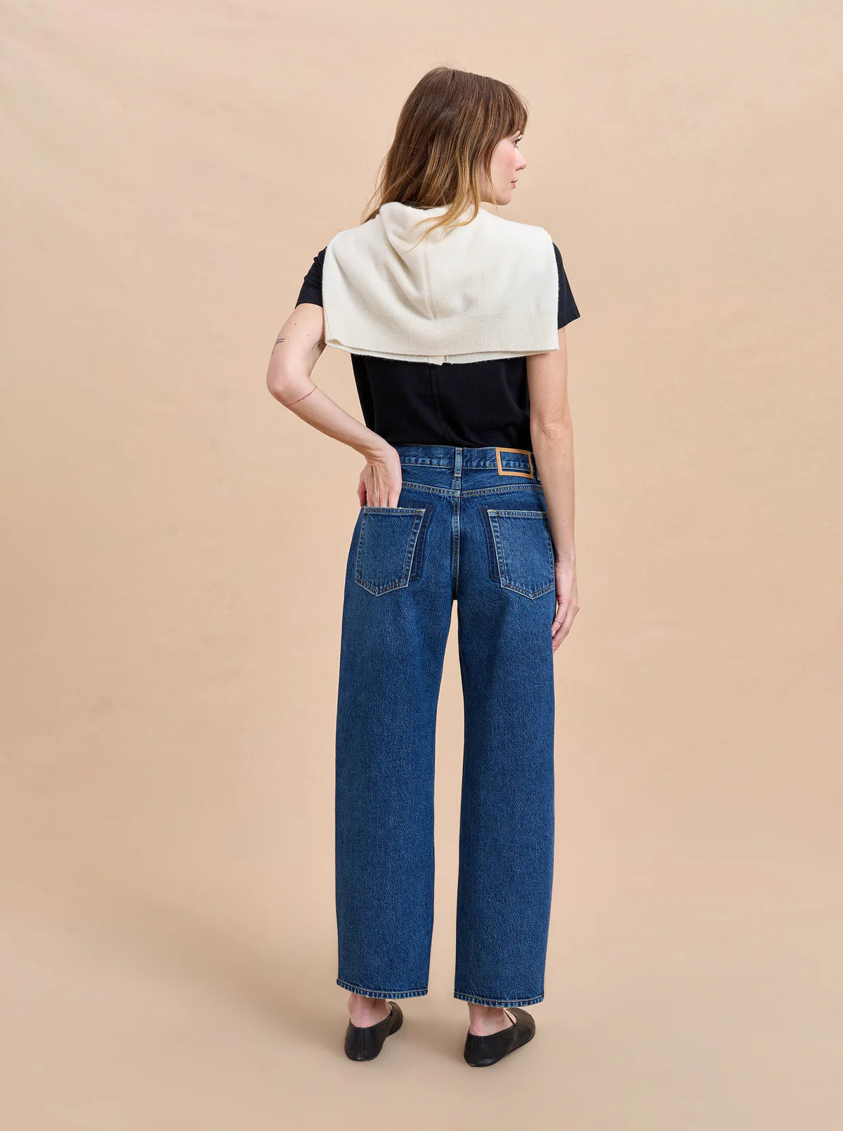 Marilyn Mid-Rise Barrel Jean in Walter/James