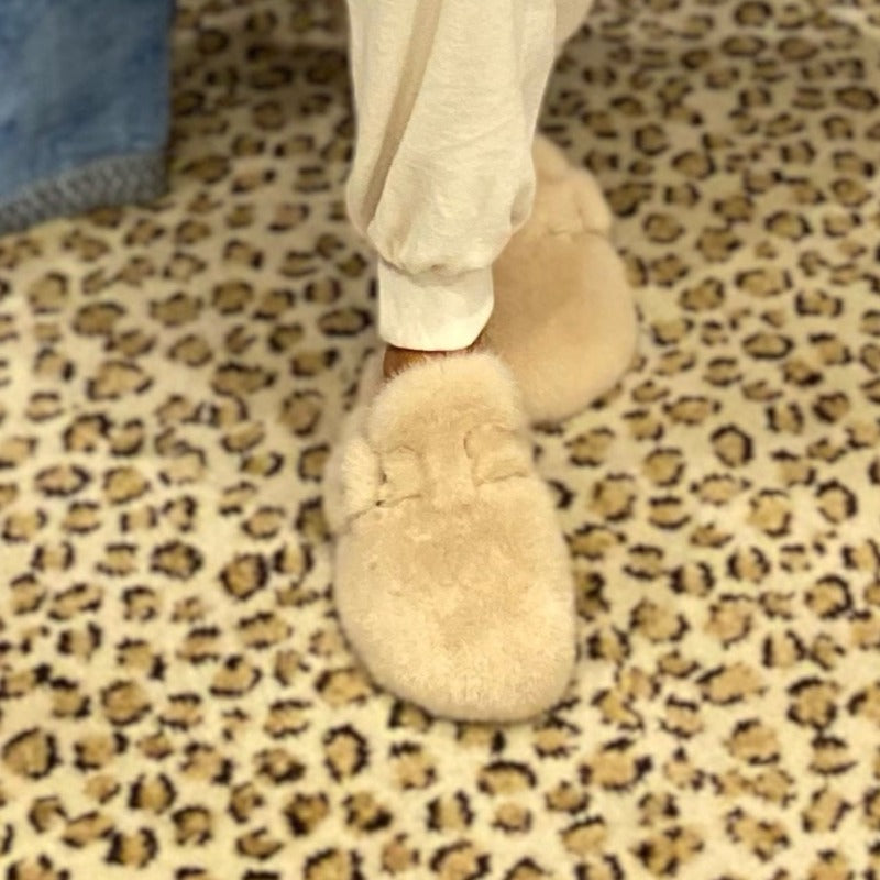 Slippers with mink fur