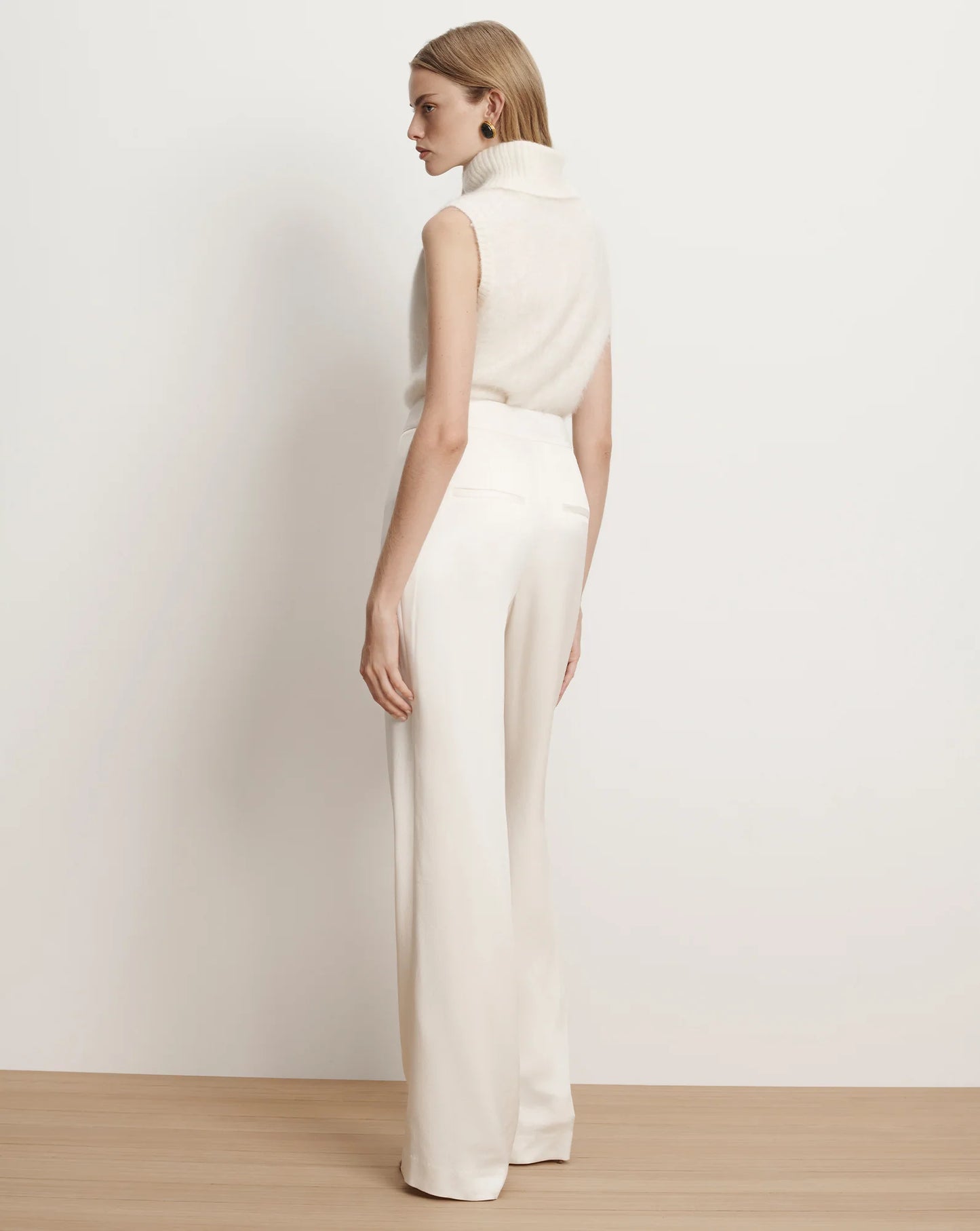 Mazzy Brushed Cashmere Sleeveless Sweater in Ivory