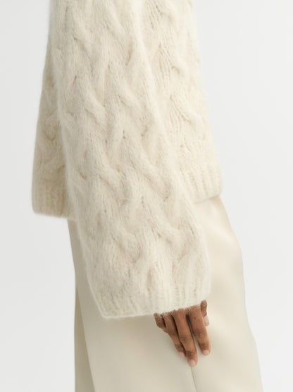 Chunky Cable Knit in Feather White