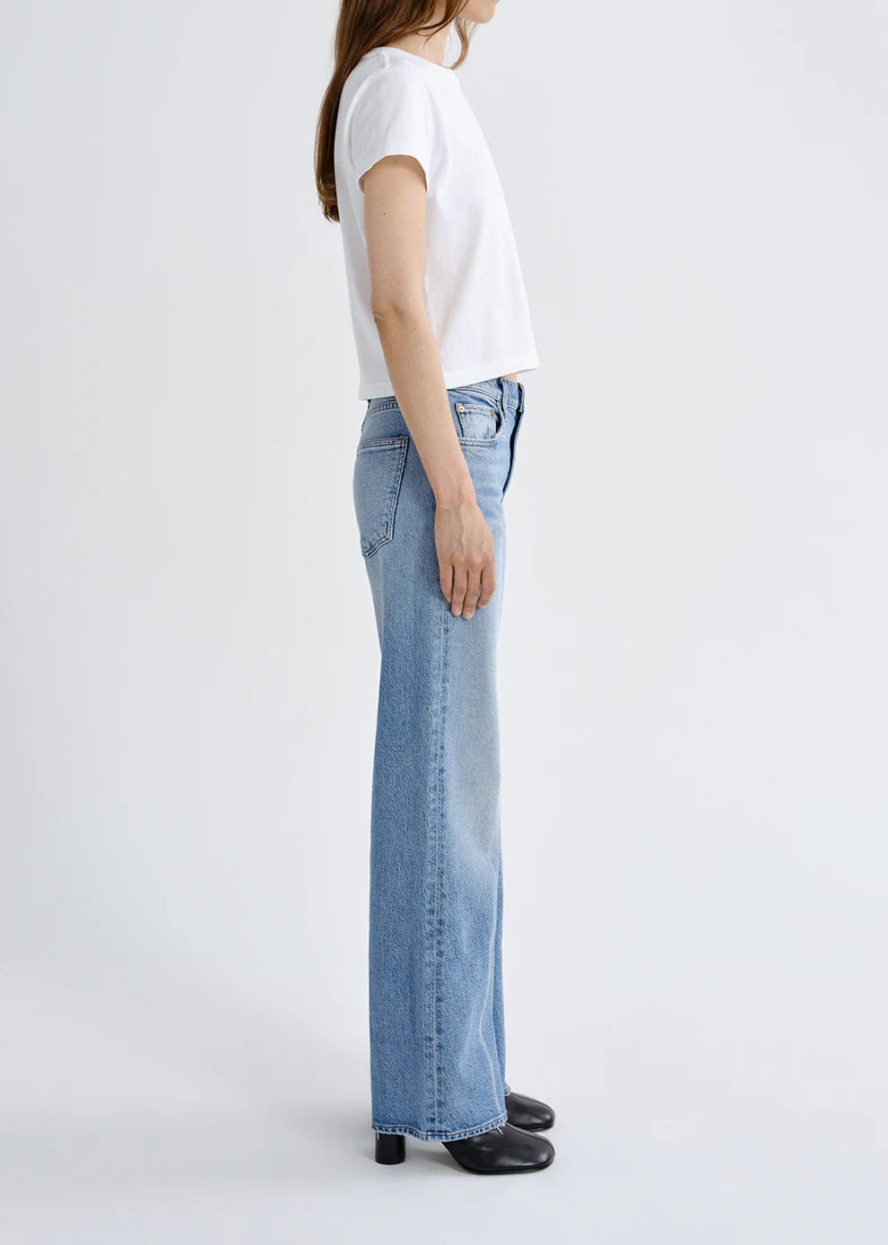 Harper Straight Jean (Weightless Stretch) in Outlook