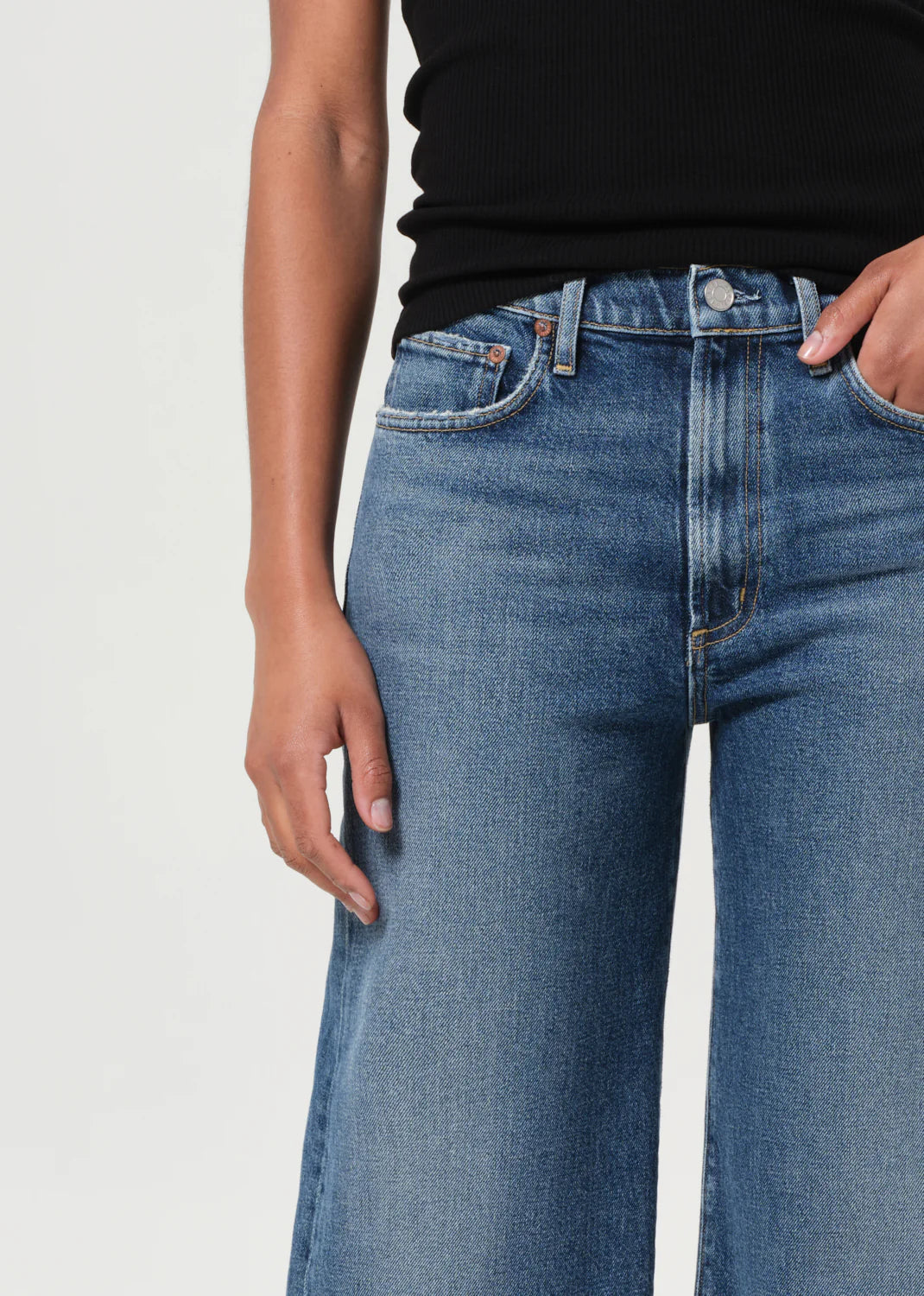 Harper Crop Jean in Enroll