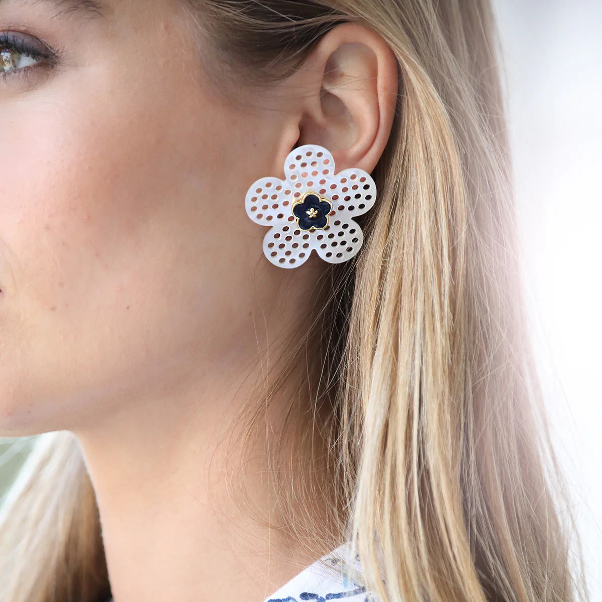 Brigitta Stud in Navy