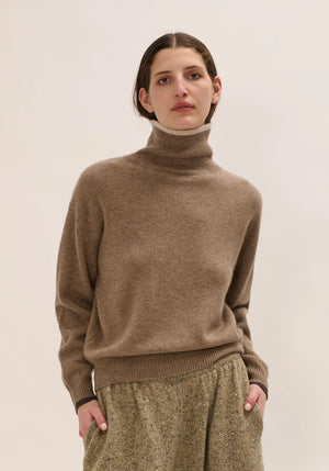 Hannes Turtleneck Cashmere Sweater in Non-Dye Beige