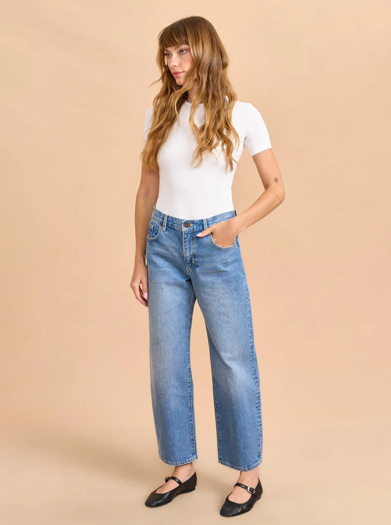 Marilyn Mid-Rise Barrel Jean in Walter