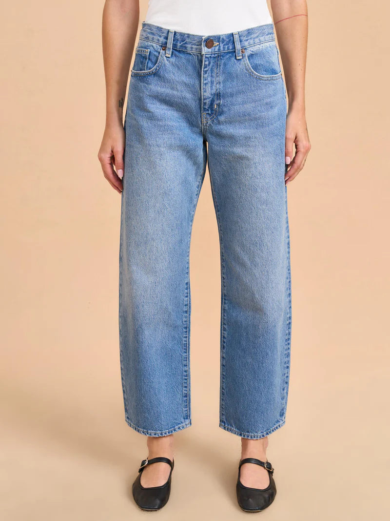Marilyn Mid-Rise Barrel Jean in Walter