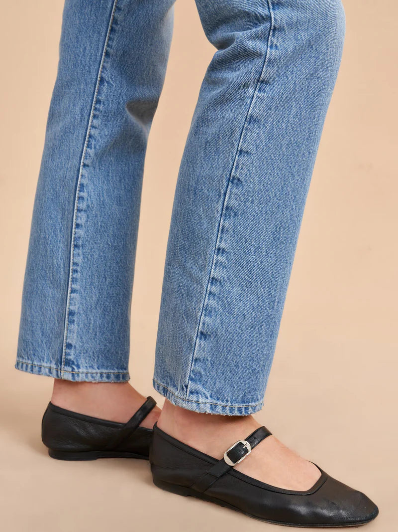 Molly High-Rise Straight Jean in Walter