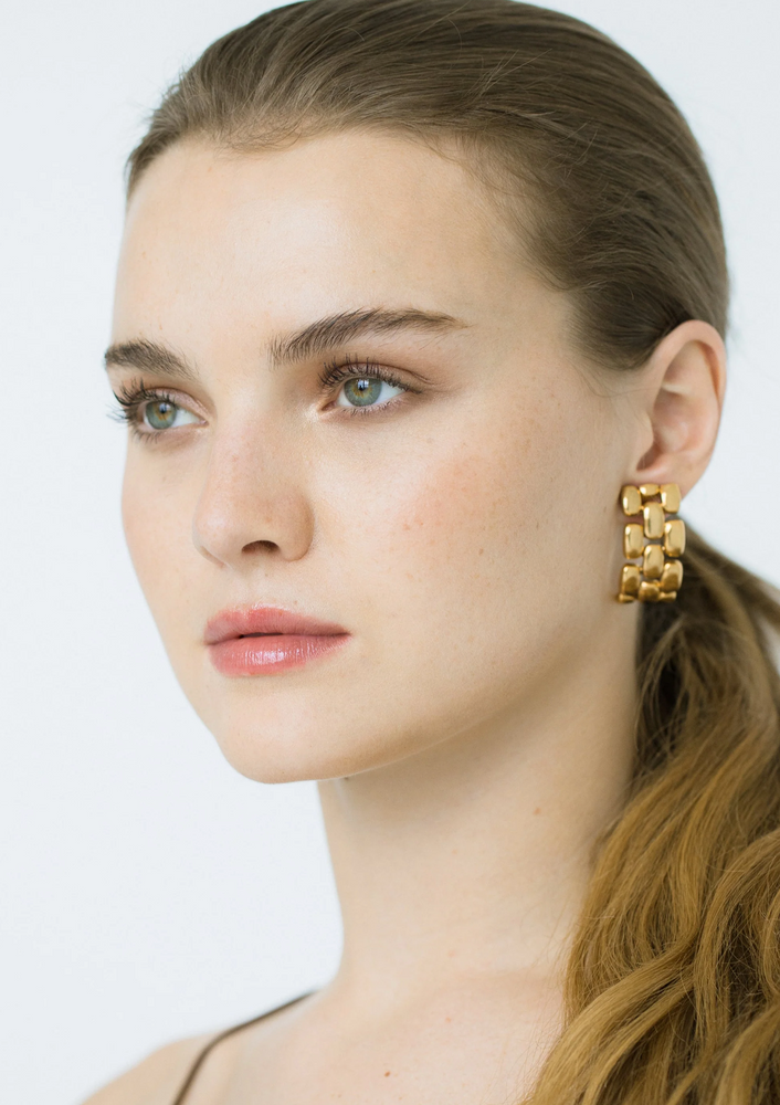 Nicci Earrings in Gold