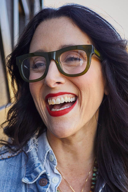 D28 Readers in Heritage Green