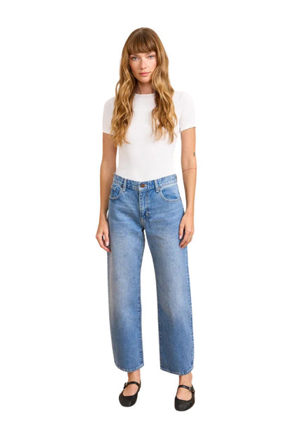 Marilyn Mid-Rise Barrel Jean in Walter