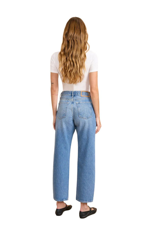 Marilyn Mid-Rise Barrel Jean in Walter