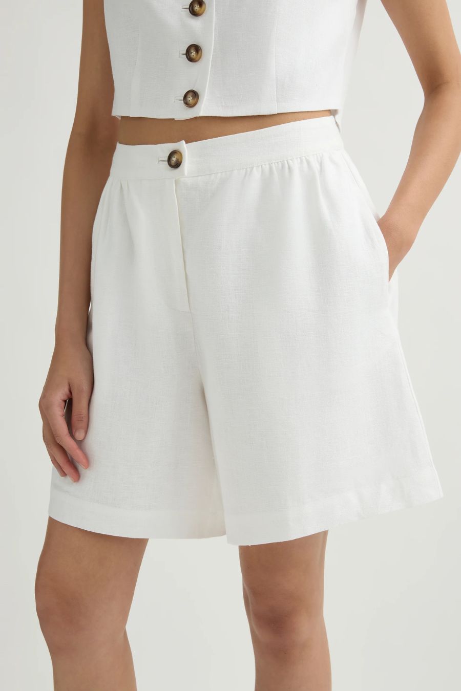 Dakota Short in Ivory