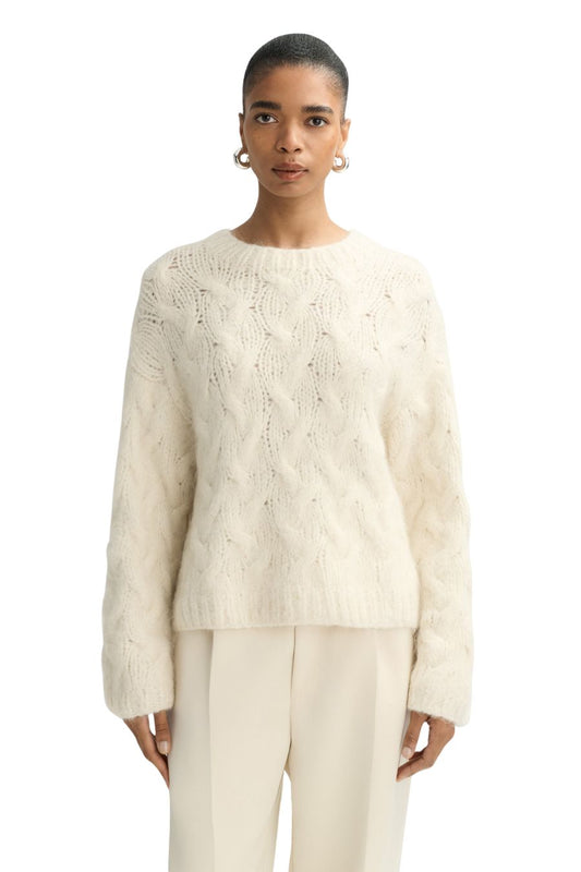 Chunky Cable Knit in Feather White