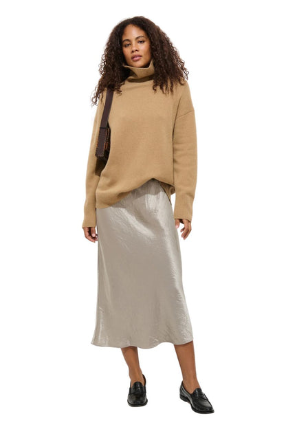 Maisie Light Camel Turtleneck Sweater in Cashmere