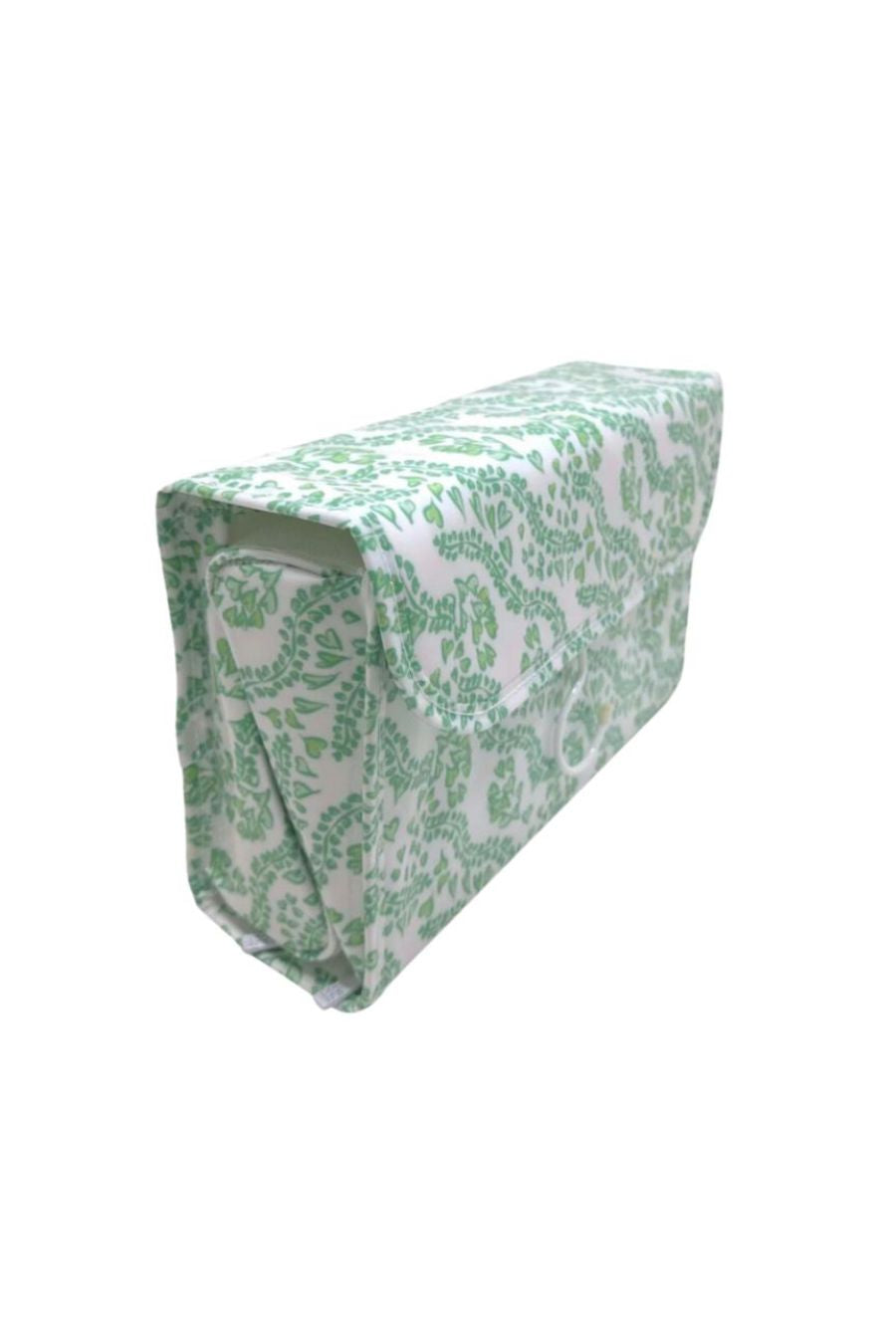 Luxe Gloss Hanging Toiletry Case in All Heart Kelly Green