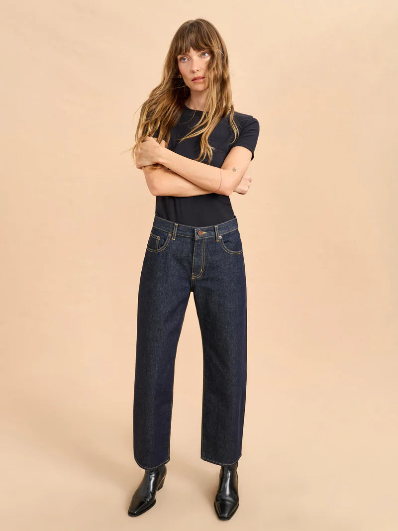 Marilyn Mid-Rise Barrel Jean in Colin