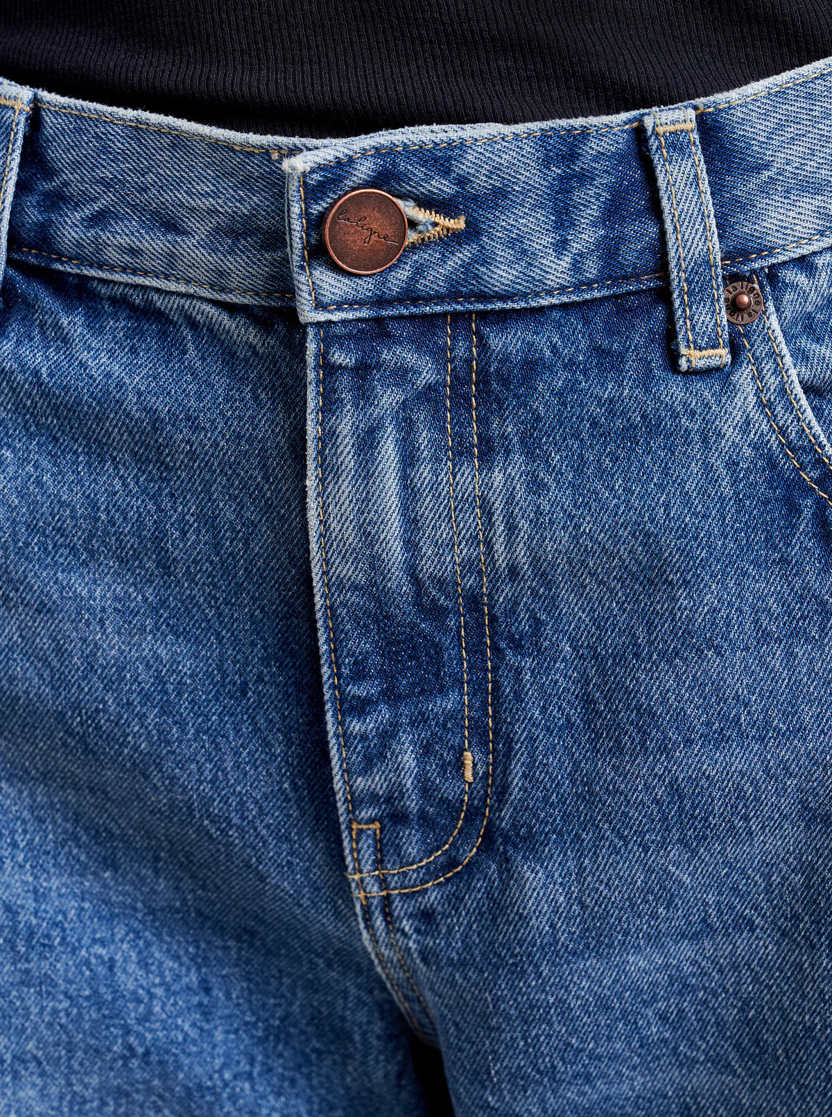 Marilyn Mid-Rise Barrel Jean in Max