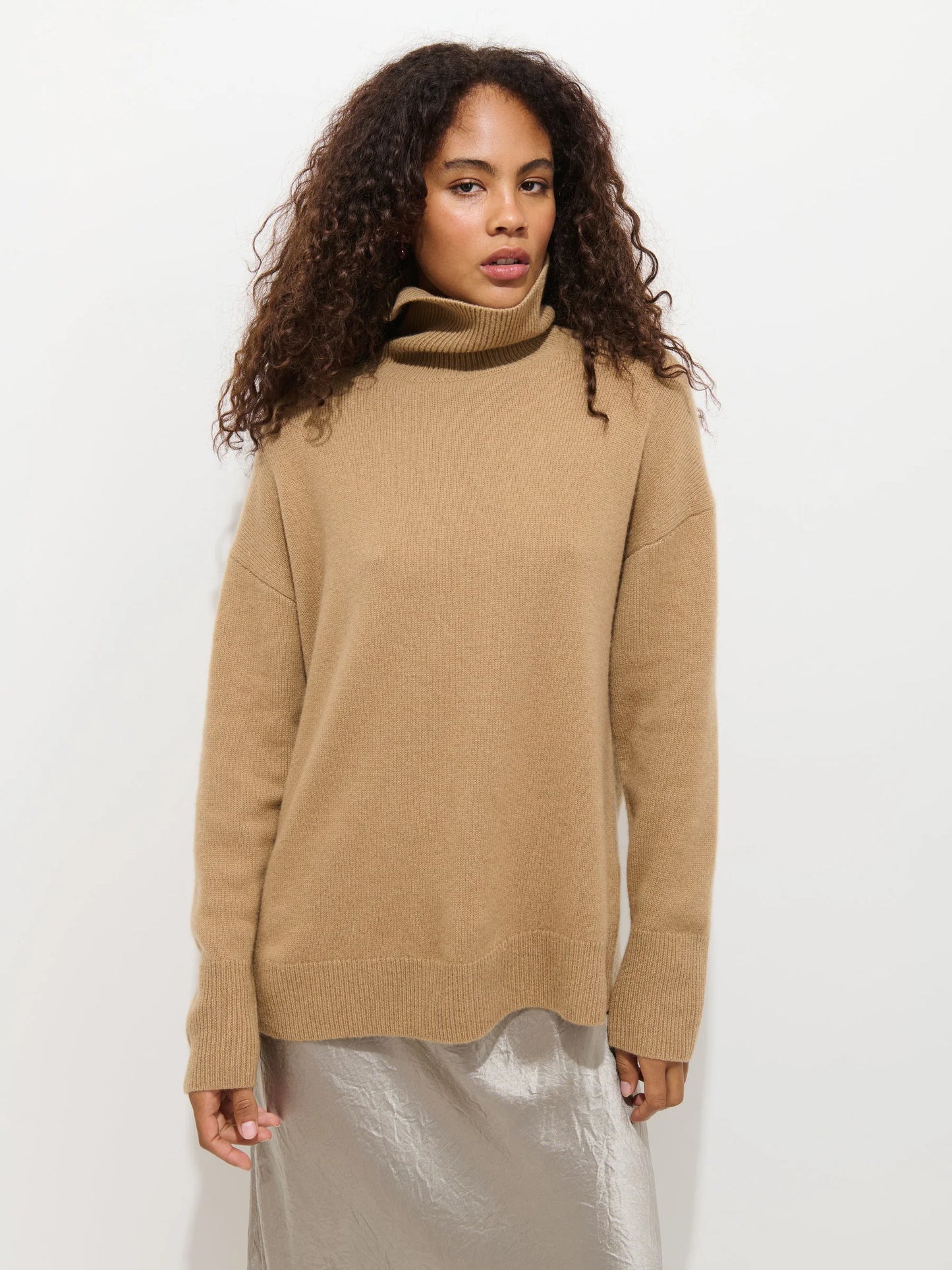 Maisie Light Camel Turtleneck Sweater in Cashmere