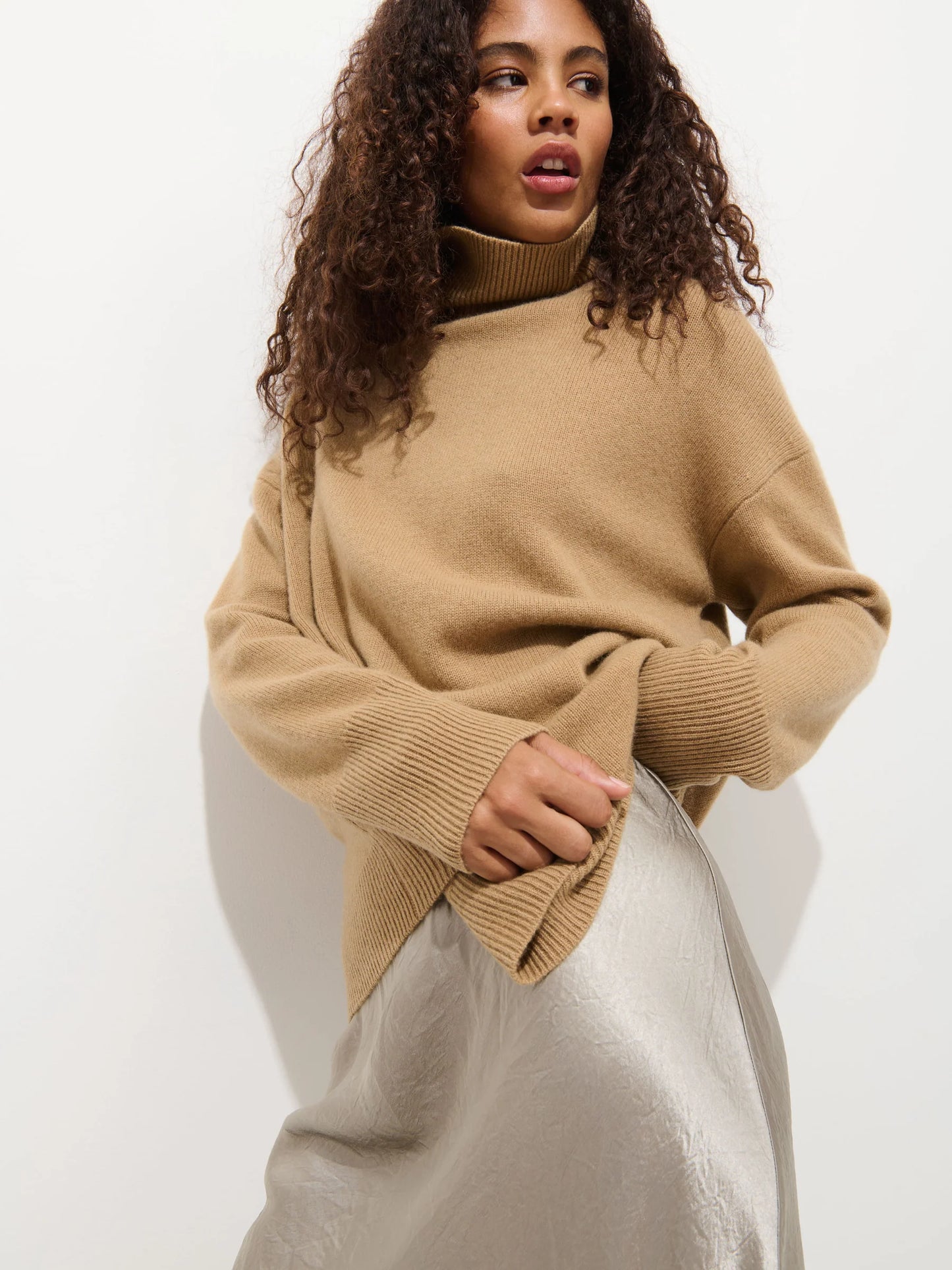 Maisie Light Camel Turtleneck Sweater in Cashmere